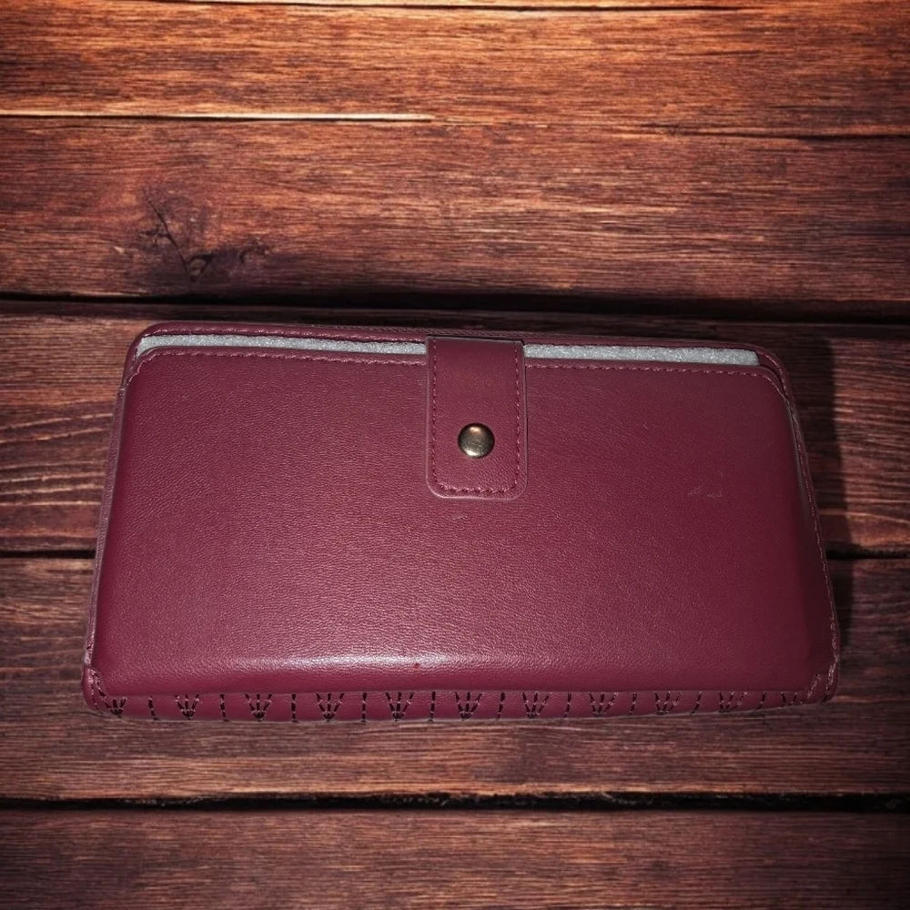 Badgley Mischka Wallet In The Color Wine With Phone Pocket And Wristlet